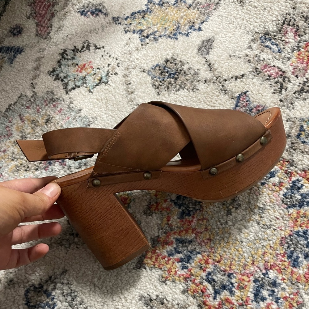 Heels - Picture 2 of 4